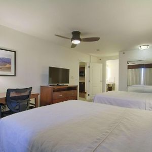 One-Bedroom Queen Suite